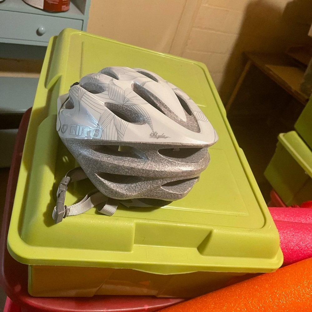 Giro Women’s Bicycling helmut